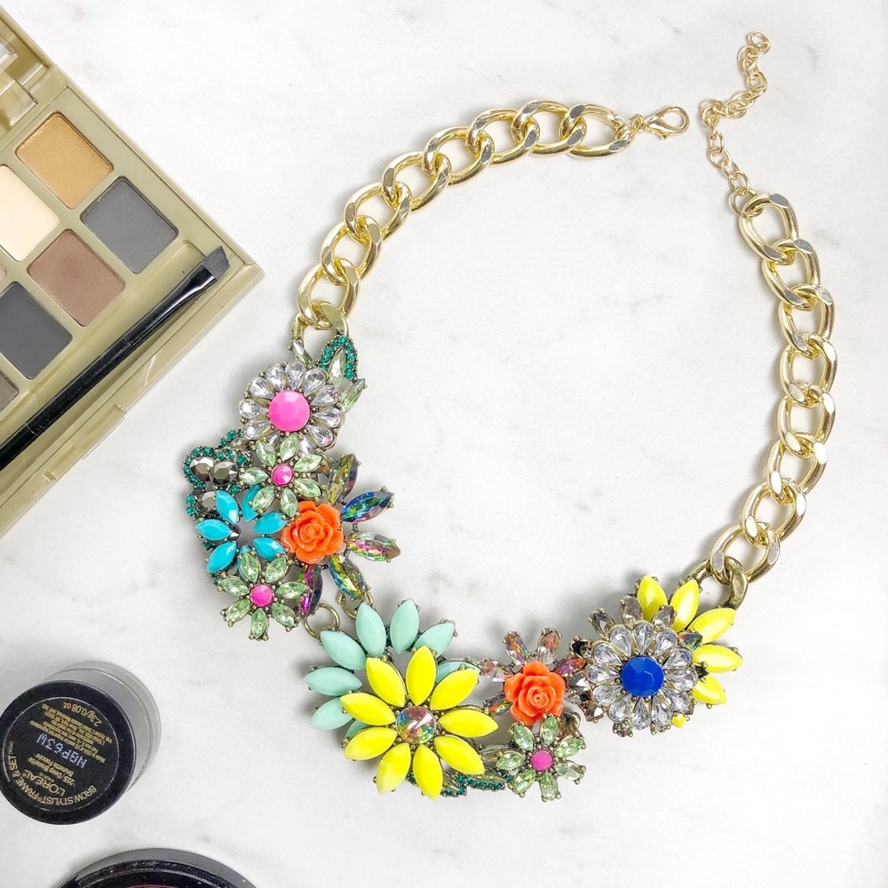 Neon flower bib Necklace - Picture 4 of 4